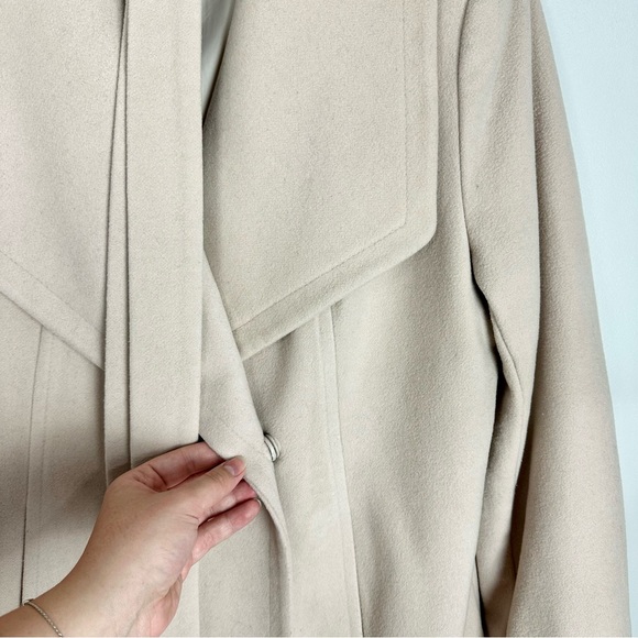 Michael Kors Cream Wool Blend Wing Shawl Collar Belted Coat Size XL - Picture 4 of 7